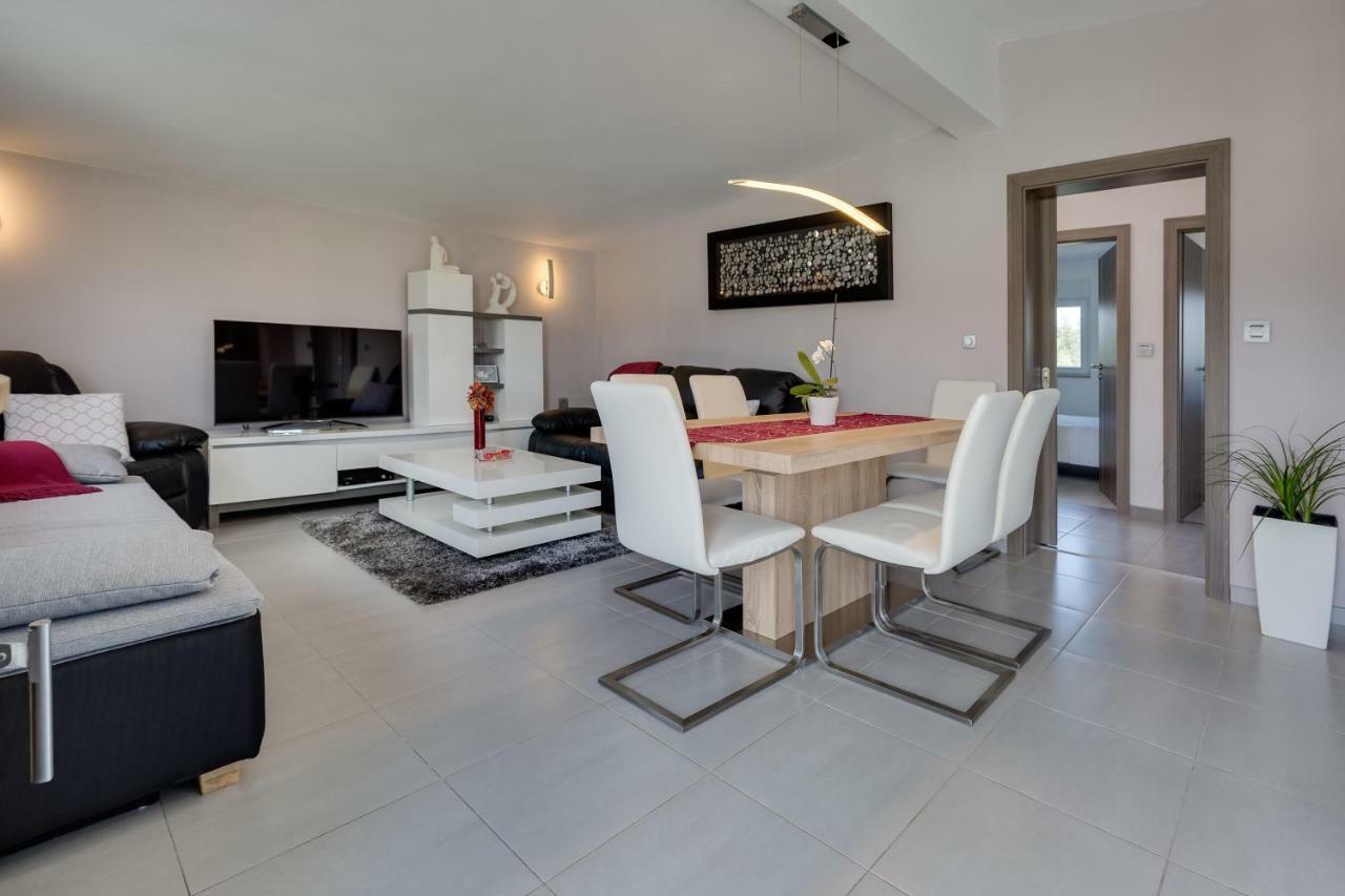 Modern And Spacious Apartment Bibinje Extérieur photo