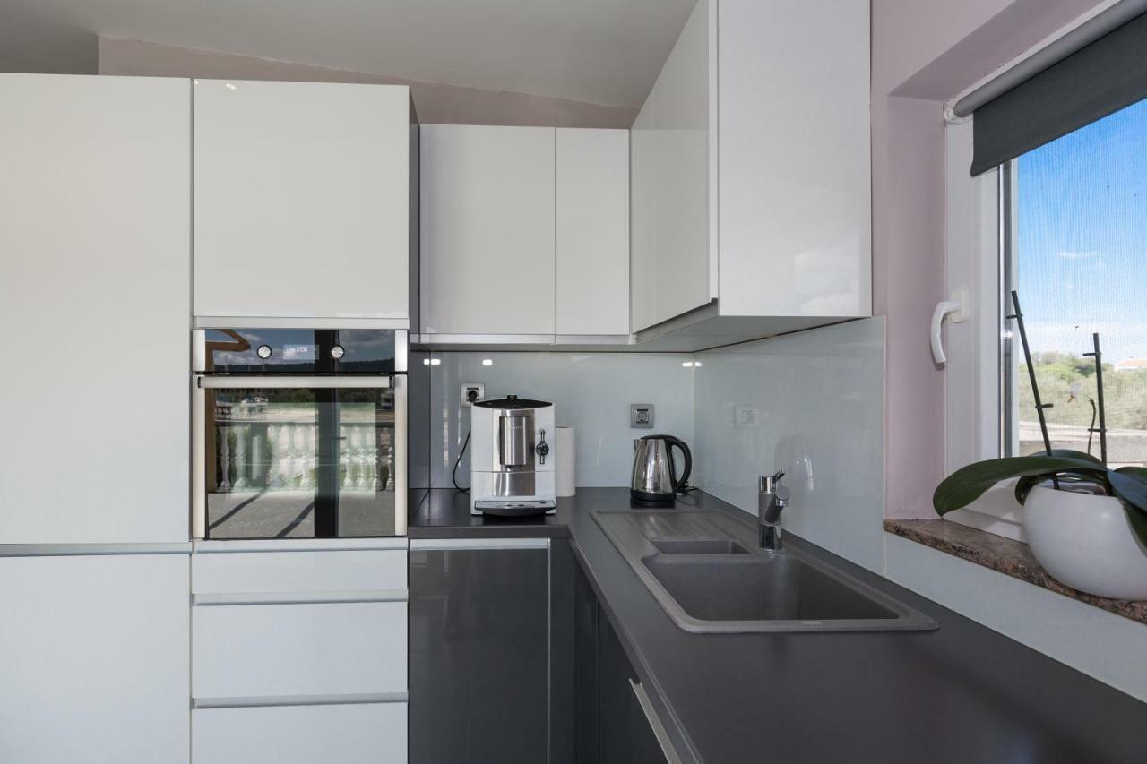 Modern And Spacious Apartment Bibinje Extérieur photo